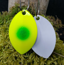 Load image into Gallery viewer, Size 4 Cascade, White back, Chartreuse Green dot