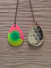 Load image into Gallery viewer, 3.5 Colorado, Brass back, Pink/ Chartreuse Green dot