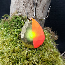Load image into Gallery viewer, 3.5 Colorado, Brass back, 1/2 red, Lime Chartreuse dot 054
