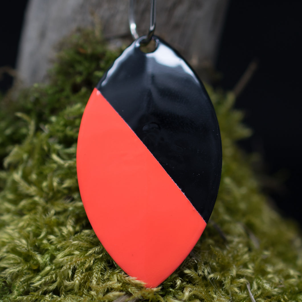 Size 5 thin Cascade, Black back, Black \ Red