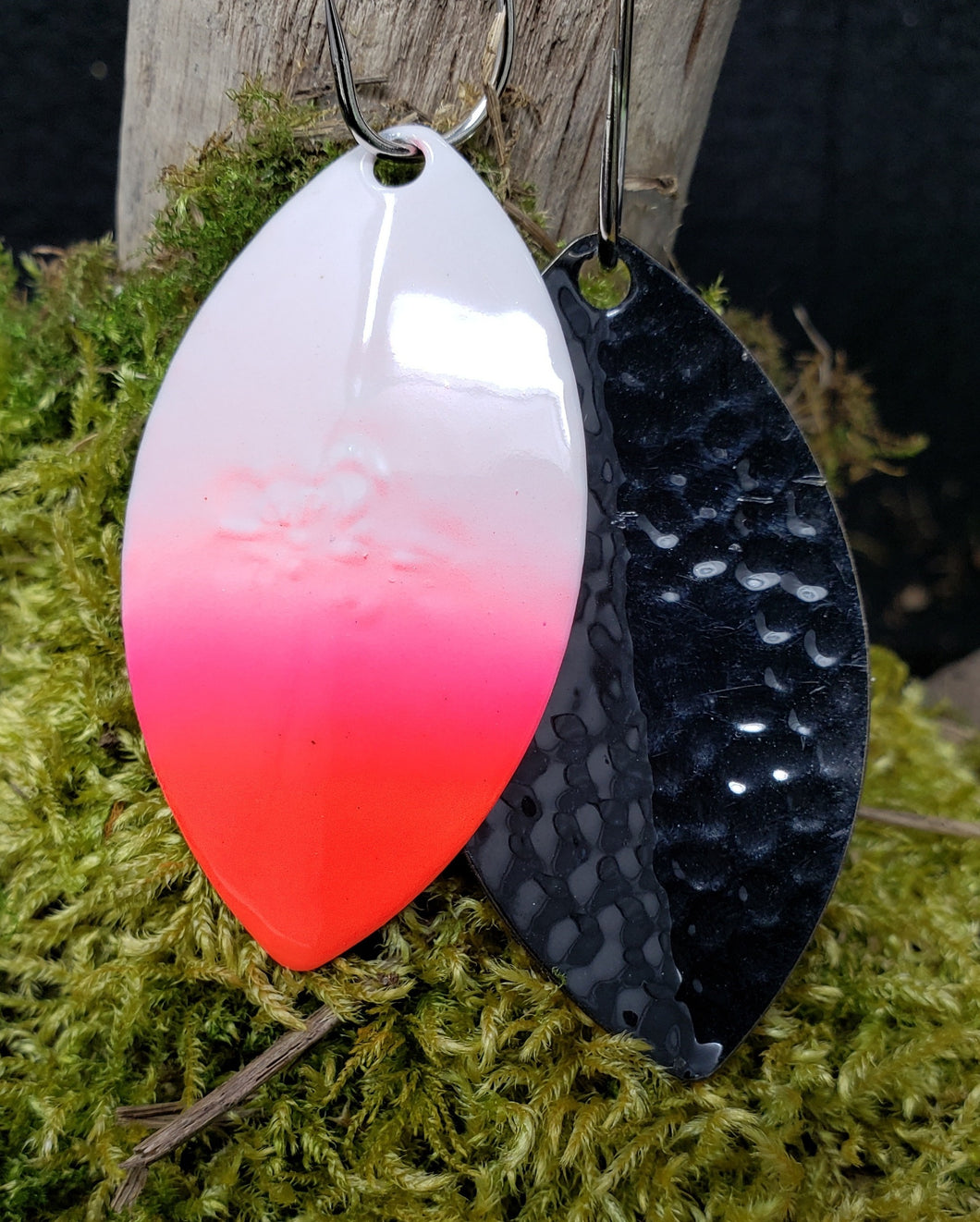Size 5 Thin Cascade, Black back, White Pink, Red tip