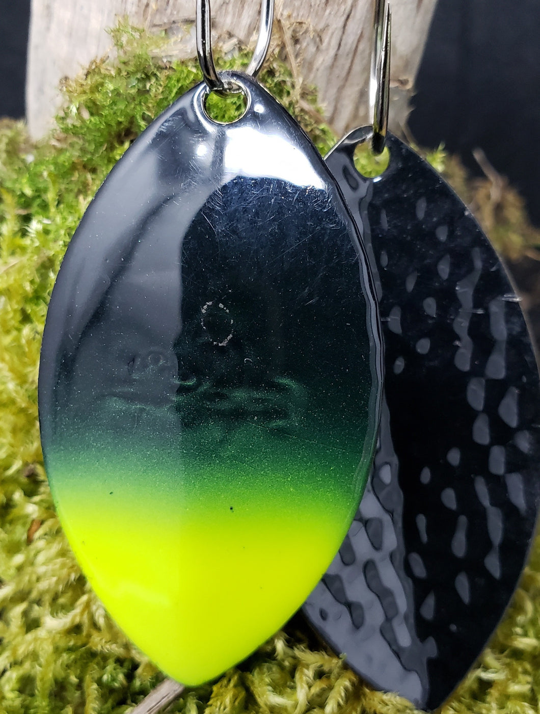 Size 5 Thin Cascade, Black back, Black Chartreuse tip