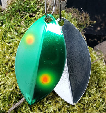 Size 5 Thin Cascade, Nickel back, Emerald with a pair yellow red dots