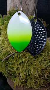 Size 5 Cascade, Black back, White, Chartreuse Green tip