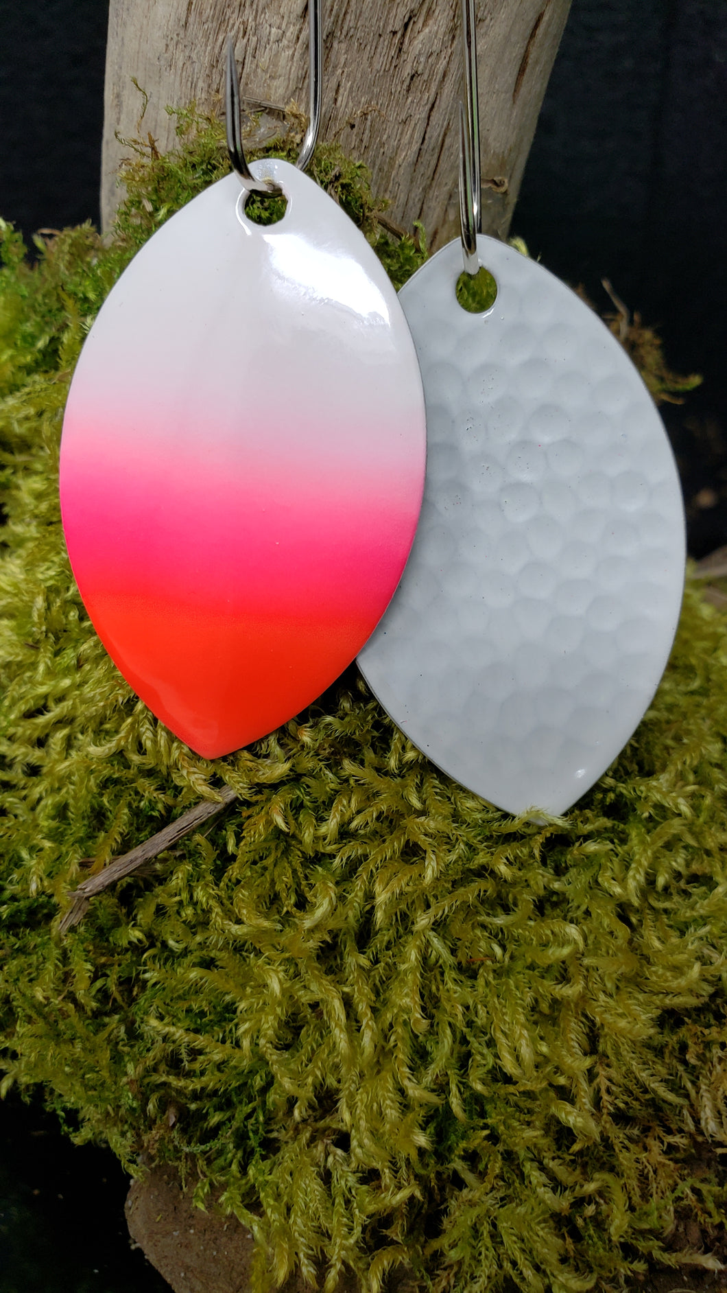 Size 5 Cascade, White back, White, Pink Red tip