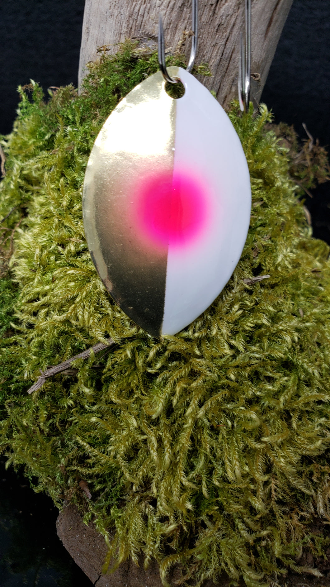 Size 5 Cascade, Brass back, Brass | White Pink dot