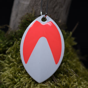 Size 5 Cascade, White front and back, Red bat-wing tape