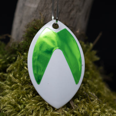 Size 5 Cascade, White front and back, Green bat-wing tape