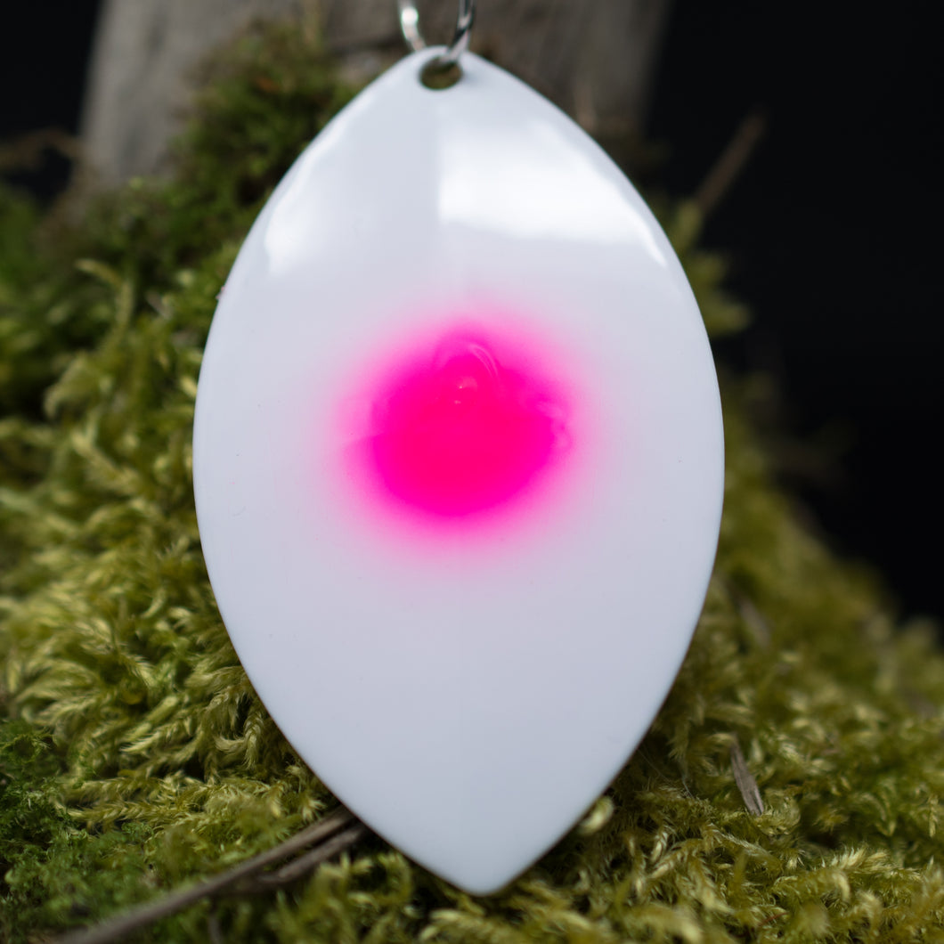 Size 6 Cascade, Brass back, White, Pink dot