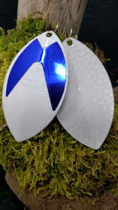 Size 6 Cascade, White front and back, Blue bat-wing tape