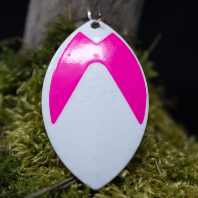 Size 6 Cascade, White front and back, Pink bat-wing tape