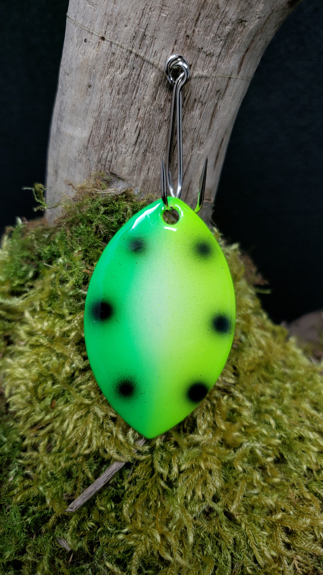Size 5 Cascade, Brass back, Green and Lime with Black dots