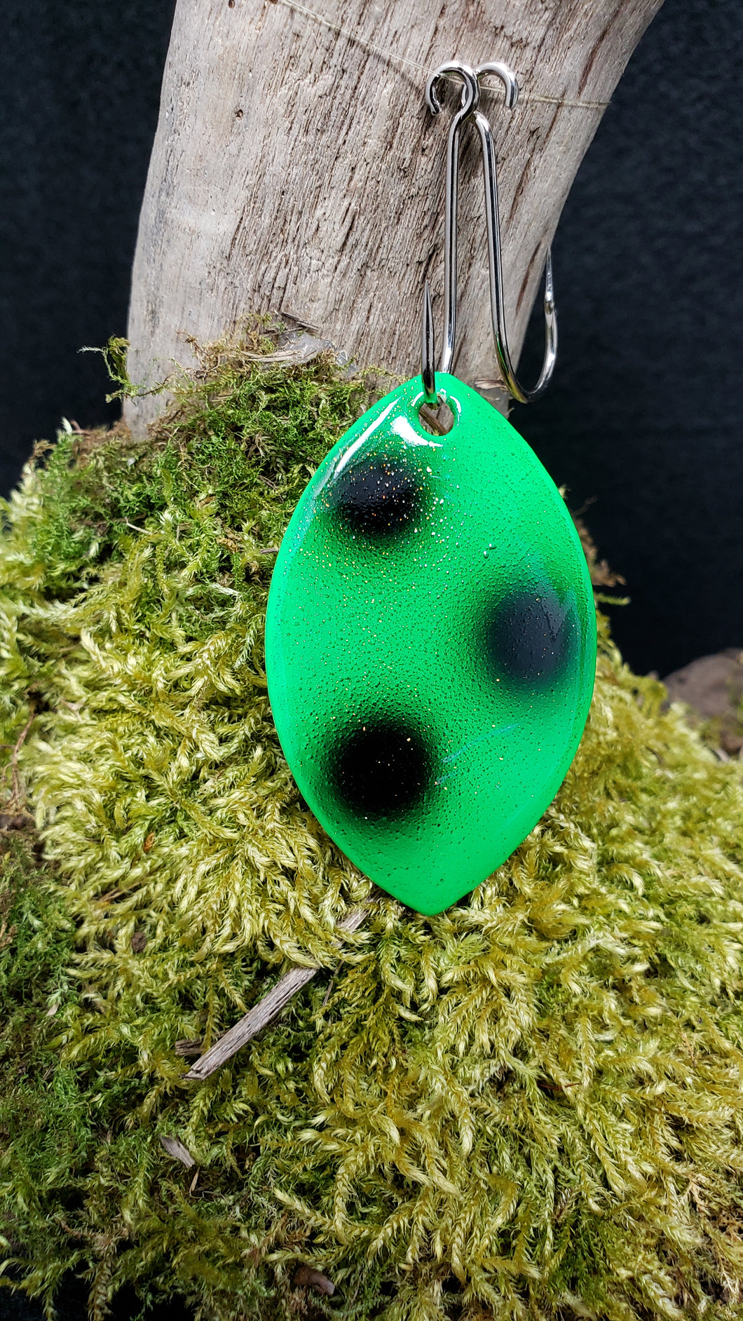 Size 5 Cascade, Brass back, Green with Black dots and copper sparkle