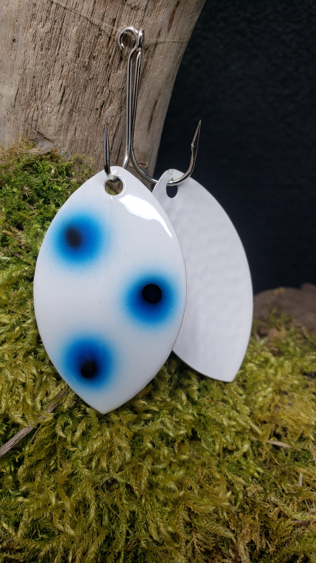 Size 5 Cascade, White front and back, Blue and Black dots