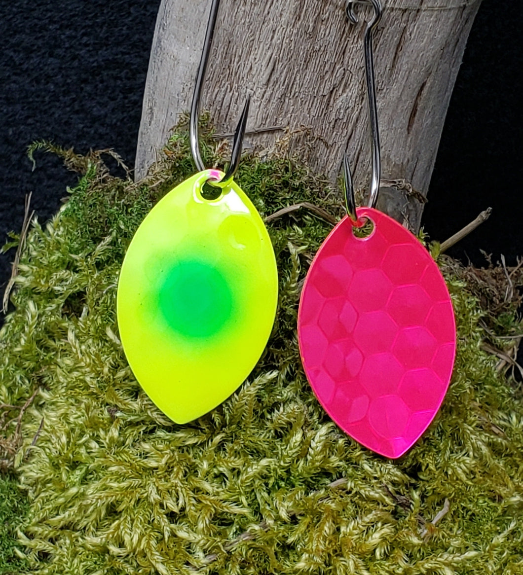 Silver blade series, 3.5 Cascade, Candy Pink back, Chartreuse, Green dot