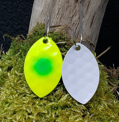 3.5 Cascade, White back, Chartreuse, Green dot