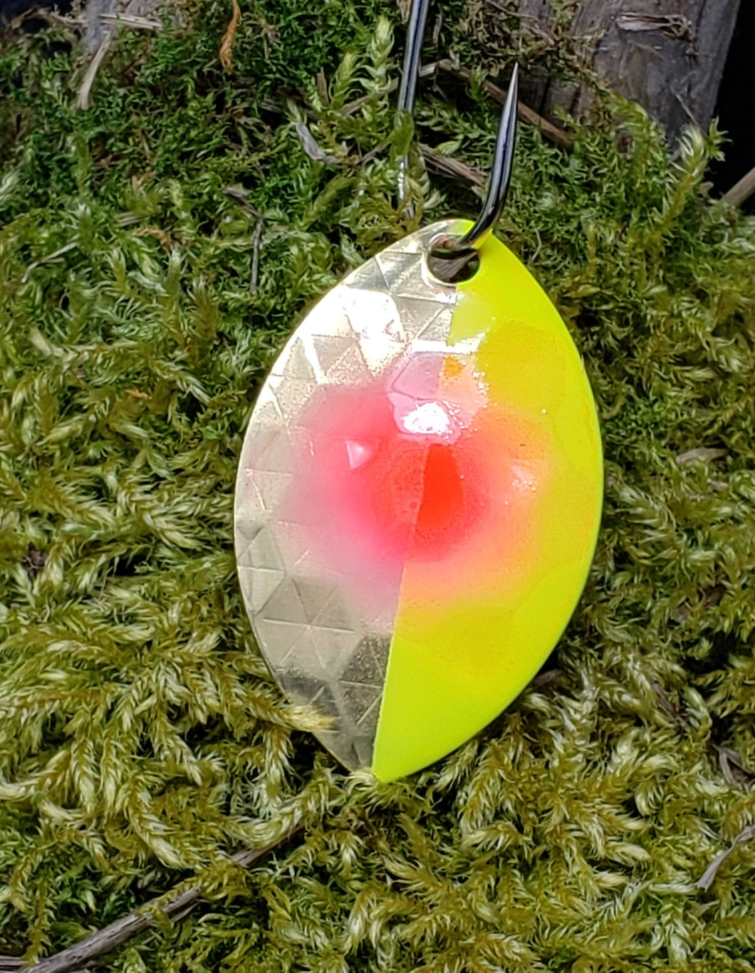 3.5 Cascade, Brass back, Brass | Chartreuse, Red dot